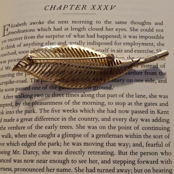 Vintage Monet Leaf Brooch - Picture 2 of 4